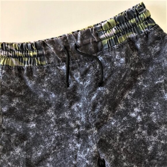 NEW 7 FOR ALL MANKIND CAMO BOARD SHORTS - Picture 5 of 8